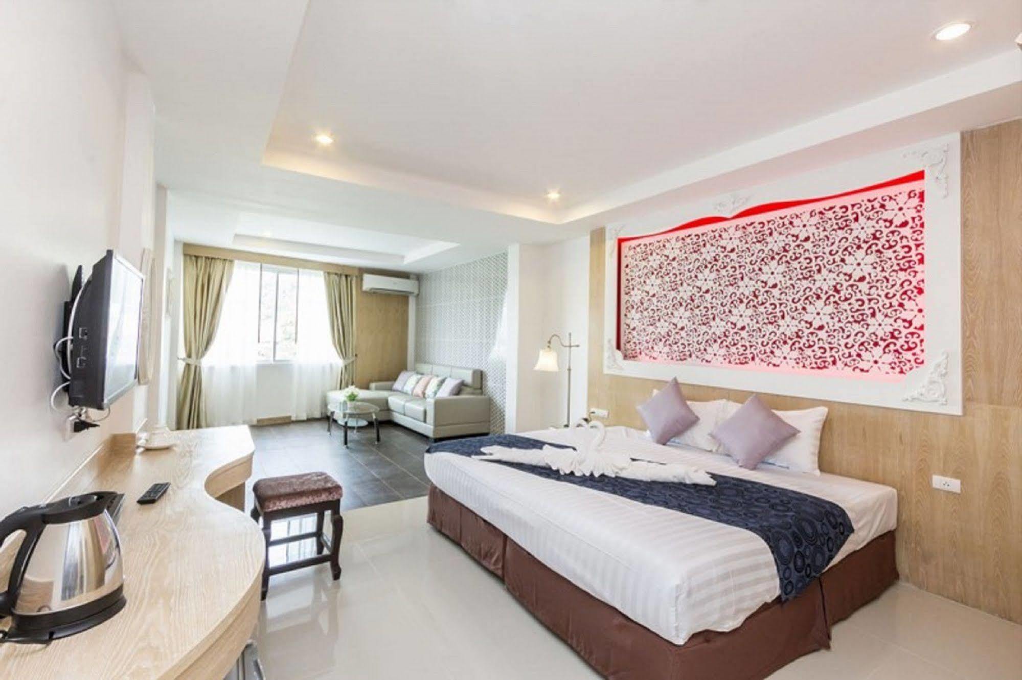 Hotel Triple Three Patong Zewnętrze zdjęcie